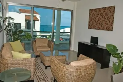 Image de Spectaculaire Condo Tower de quatre étages, condominiums luxueux de 1 à 4 chambres