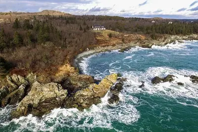 Image de Extravagant Ocean Estate sur la côte accidentée du Downeast Maine