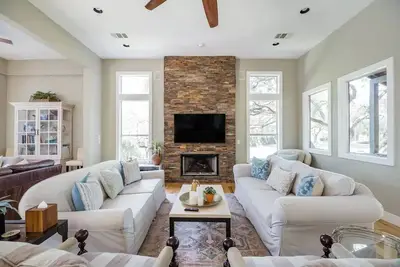 Image de • Coeur de Spicewood • Bain à remous • Balcon • 22 couchages • Lits King Size •