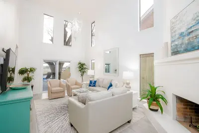 Image de Windward- Nouvelle-Orléans Waterfront Home avec piscine