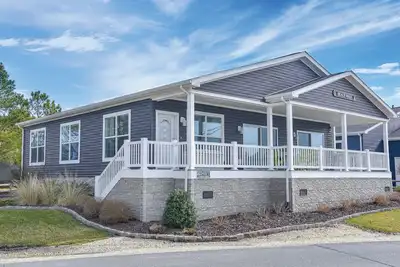 Image de Manger. Plage. Sommeil. Répétez dans cette belle maison de 4 chambres / 3 salles de bain!