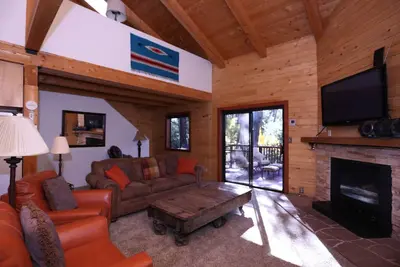 Image de Treehouse Cabin est votre escapade à la montagne