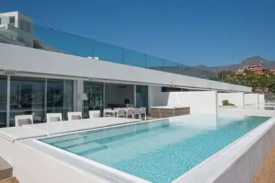 Image de Piscine privée + bain à remous! Luxe Island Retreat avec petit-déjeuner Gratuit + Wi-Fi