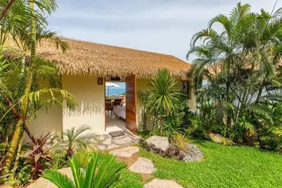 Paloma Luxurious Cottage, Sea View, Walkable to the Beach