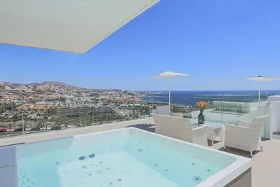 Image de Suite Penthouse avec piscine privée et jacuzzi sur le toit! Petit-déjeuner Gratuit + Wi-Fi