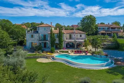 Image de Villa By Three Oaks à Barat