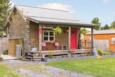Image de Petite paix du zen. Superbe cour clôturée avec barbecue! Proche des brasseries! Animaux acceptés!