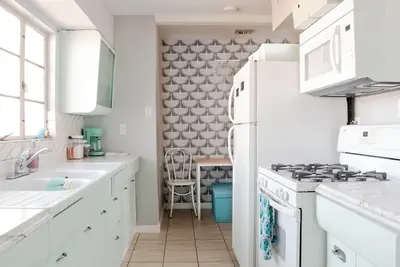 Image de The Geode: King / Queen / 3 Twins in Gorgeous 3/1. 5 Maison dans un emplacement central