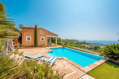 Image de Superbe Villa Domaine de la Pinède- vue exceptionnelle sur Baie de Cavalaire