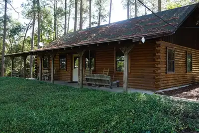 Image de Belle cabane en rondins dans les bois! Échappez à tout!