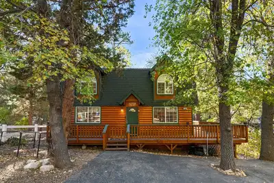 Image de Magic Mountain - 3br / 2ba / Foosball / WiFi / Marche pour la forêt nationale / 2 heures de location de vélo / kayak gratuites