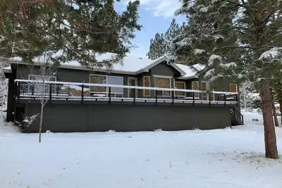 Image de Awbrey Glen home in Nw Bend- Beautiful & comfortable furnishings and amenities.