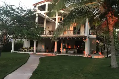 Image de Maison face à la plage privée. Destination de surf réputée. Playa la Saladita.