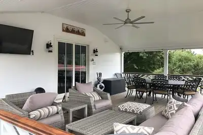 Image de La maison Losee comprend 5 suites avec 5 chambres et 5 salles de bain privées