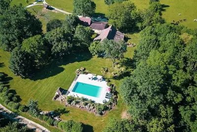Image de Très jolie grand gîte (Pmr) ; jardin, piscine et terrasses avec splendide vue!