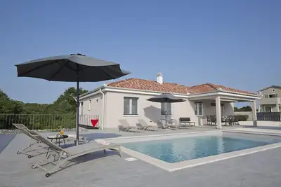 Image de Nouvelle villa près de Rovinj avec piscine privée