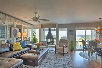 Image de Nouveau! Accueil Waterfront Lake Travis w / Pool Access!