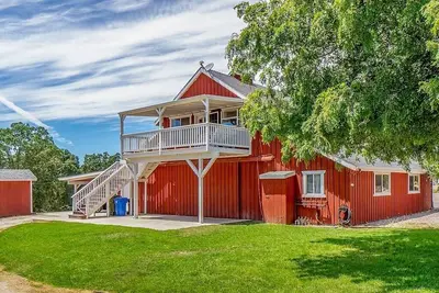 Image de Red Barn Loft - 2br / 1ba - une escapade viticole parfaite avec de superbes vues et un emplacement!
