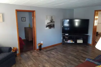 Image de Maison récemment rénovée de 3 chambres, près du centre-ville
