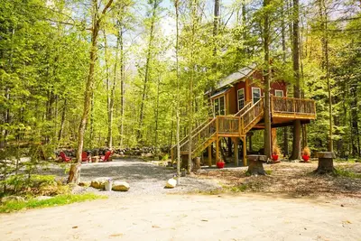 Image de Cabane dans les arbres à Plummer Shores - Une retraite confortable quatre saisons