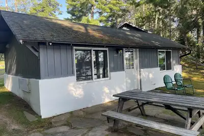Image de BlueWater LakeFront Cabin