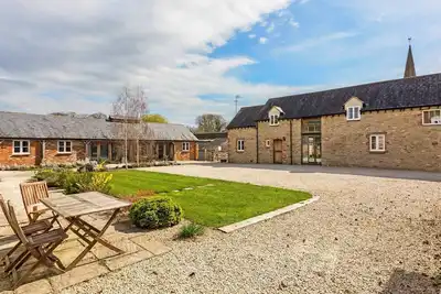 Image de Collection of five spacious barns near Faringdon