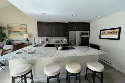 Image de Élégant 3br + Loft Condo avec vue sur la montagne