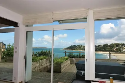 Image de Maison avec terrasse de 40m² Superbe Vue Mer plage de Trestraou à Perros-Guirec