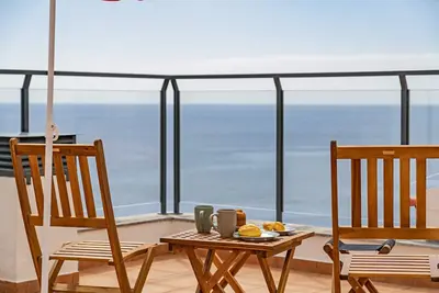 Apartment near the sea, Lobo Marinho