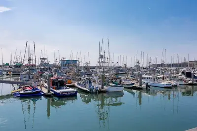 Image de Coastal Seaside Retreat | Walk to Beach | Family Activities | Laundry + Parking