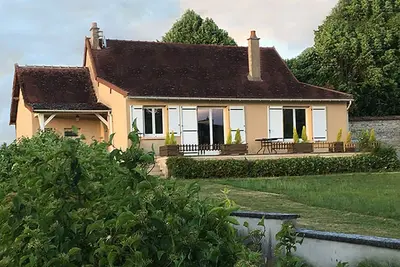 Image de La maison et son jardin sur le Canal de Bourgogne