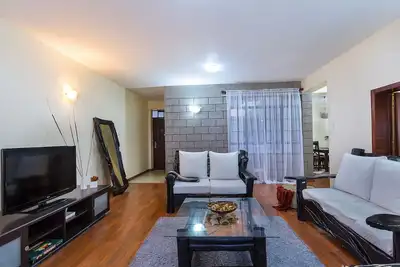 Image de Un appartement classique et moderne avec une touche de glam 3br avec une piscine extérieure