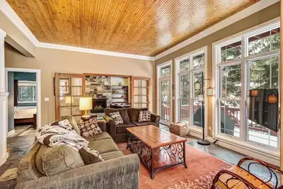 Maison privée sur la rivière à Breckenridge! Promenade rapide au centre-ville, bain à remous privé!