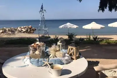 Image de Appartement \"Santa Barbara\" pour 4 personnes directement sur la plage de Nikiti