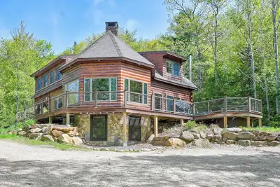 Image de Ski-in Ski-out Cozy Log Cabin dans les bois