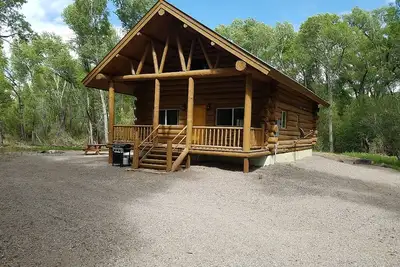 Image de Spacieuse cabane en bois construit par Amish dans les bois