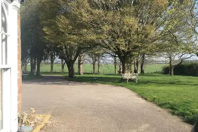 Image de Retraite campagne / banlieue spacieuse
