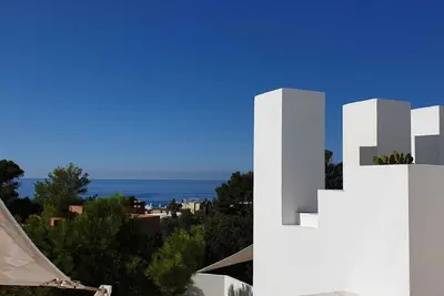 Image de Très belle maison avec piscine, magnifique vue mer, criques sauvages à pieds
