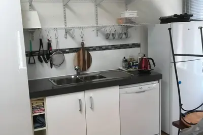 Image de Appartement de 2 chambres avec chien, ameublement luxueux, cuisine et Netflix