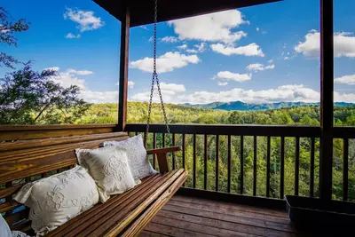 Image de Cliffhanging Cabin Over French Broad River b / t Hot Springs, Nc et Gatlinburg Tn