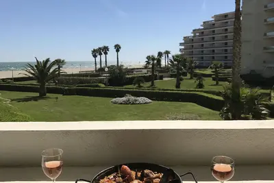 Image de Appartement vue mer, accès direct à la plage, mer à 50m.