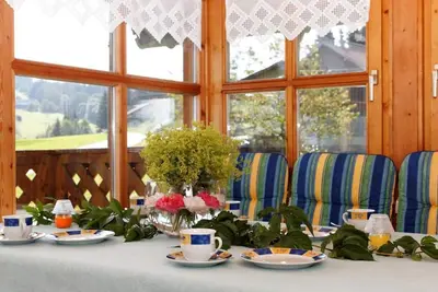 Image de Große Ferienwohnung (90qm) mit Balkon und Wintergarten