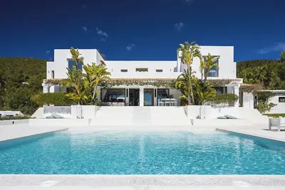 Image de Villa de luxe à Ibiza avec piscine, villa de vacances à Ibiza avec piscine et vue