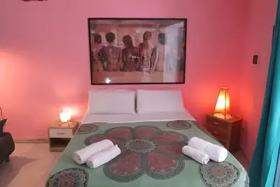 Image de Belle chambre au centre dans un immeuble moche