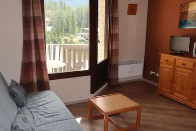 Image de Studio skis aux pieds pour 4 pers, Place Emile Hodoul