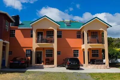 Jean's Luxury Condo # 2, Sapphire Estate, Laborie, Sainte-Lucie. Confort dans le style