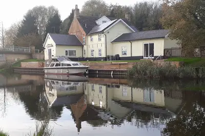 Image de Riverside Cottage - Deux Chambres Gîte, Couchages 3