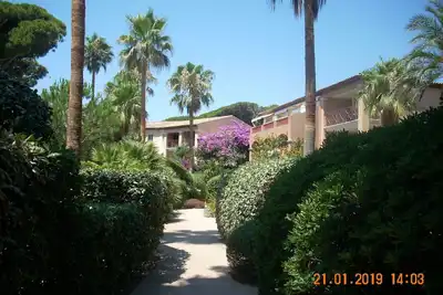 T2 climatisé dans parc arboré
