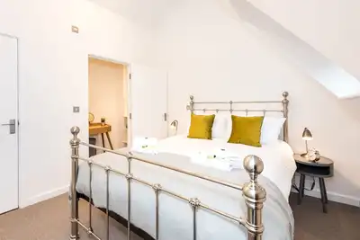 Image de 12 Bootham Court · Stylish Modern 2-Bed Flat in York with Parking | Pass the Keys