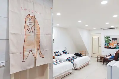 Image de Maison Cc n ° 3 / Mrt 3 min à pied / 捷運 3 分鐘 / 近 西門 / 全新 裝潢 / 頂級 衛浴 / 2-6 人